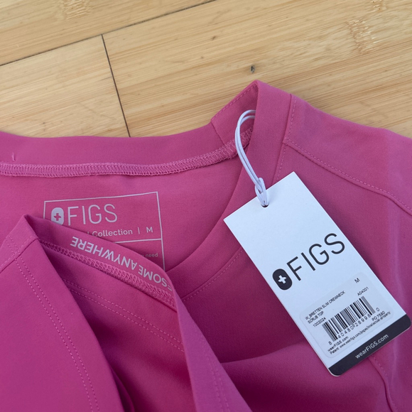 Figs medium scrub top nwt - Picture 2 of 2